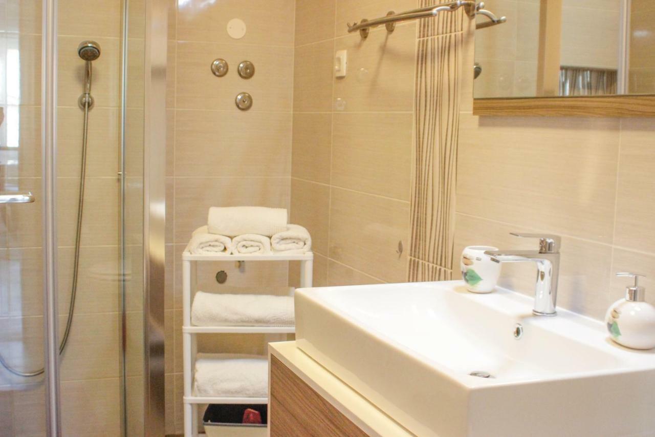 Studio Apartman Sky โรวีน ภายนอก รูปภาพ