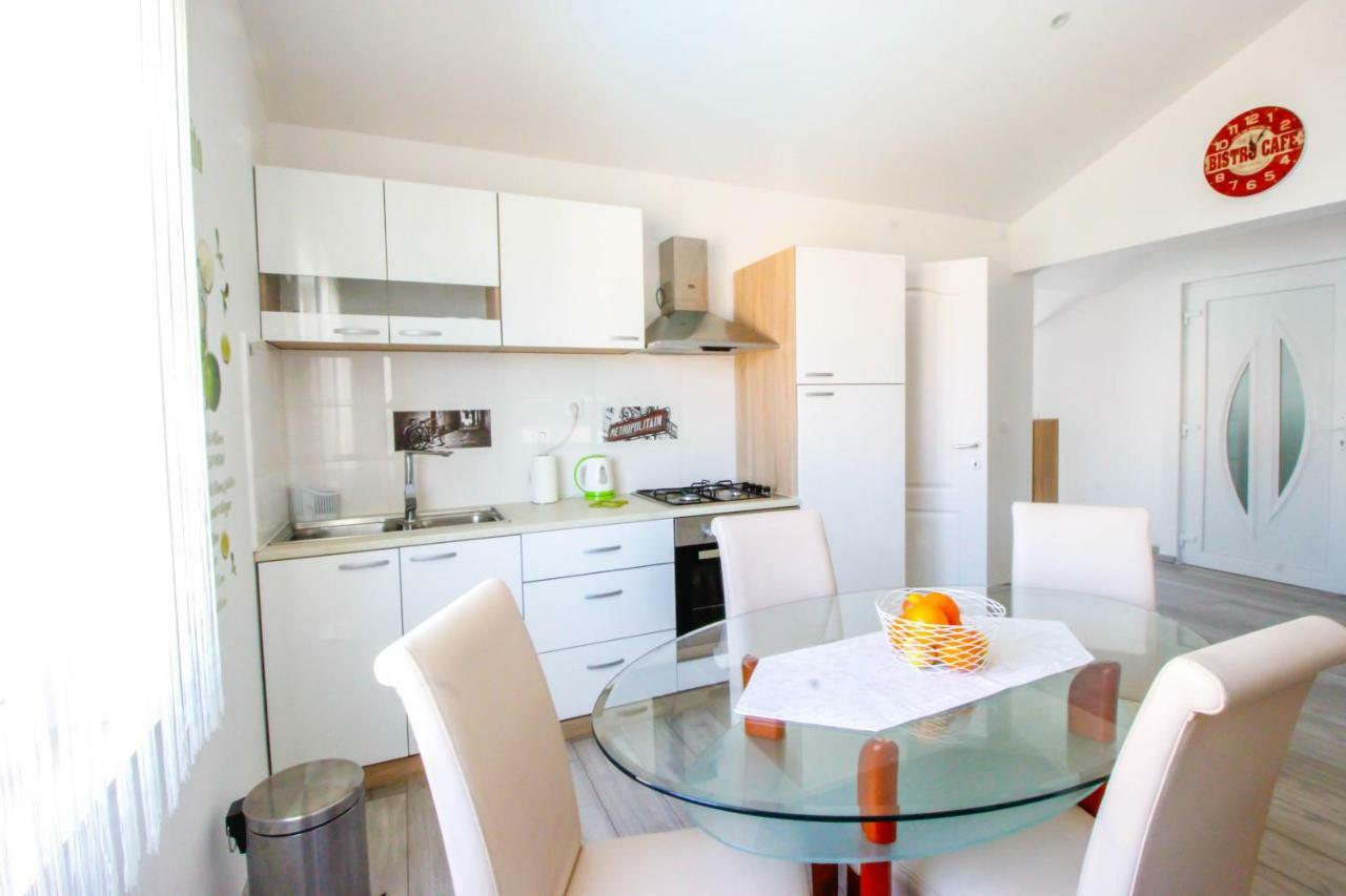 Studio Apartman Sky โรวีน ภายนอก รูปภาพ