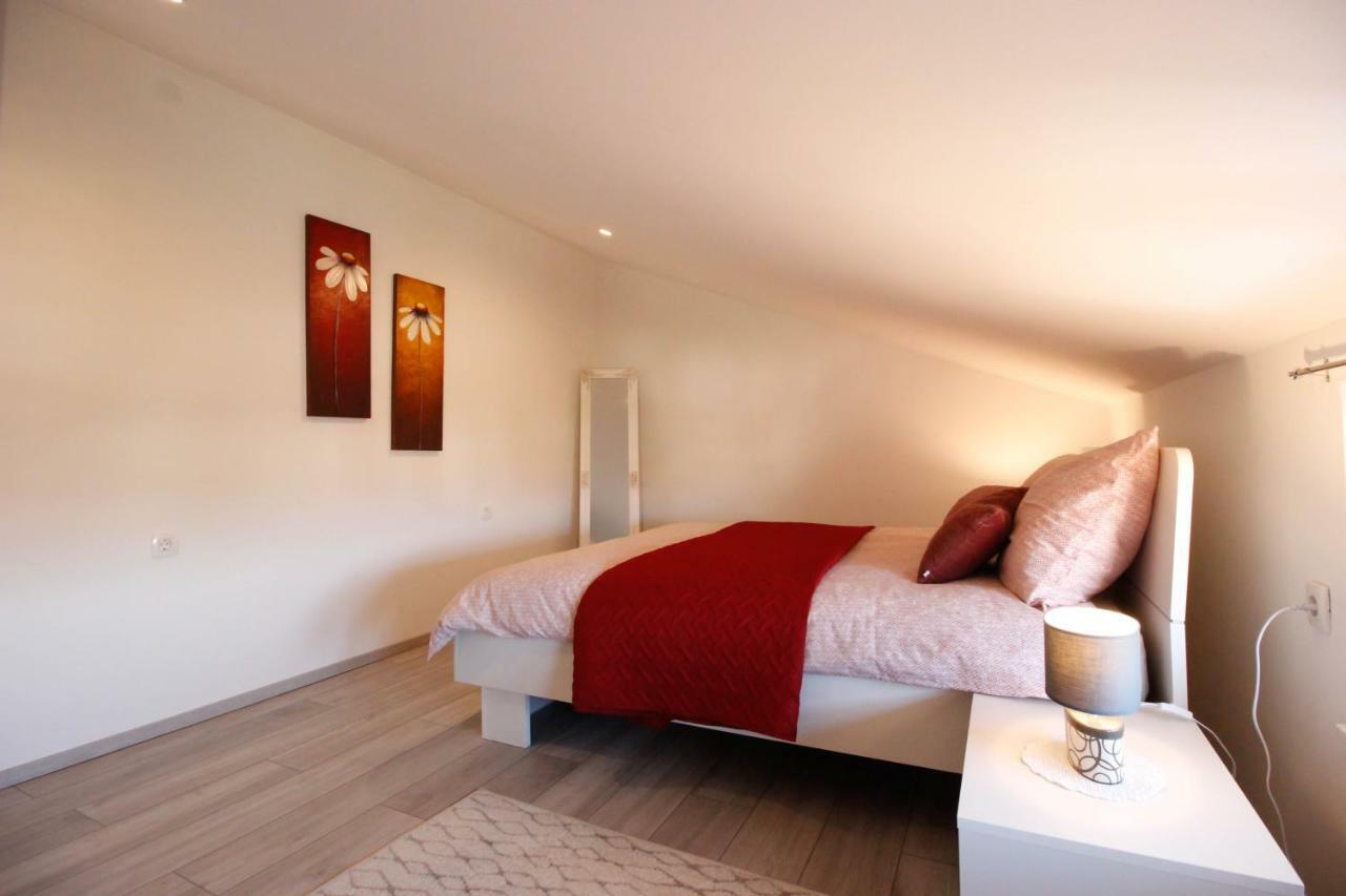 Studio Apartman Sky โรวีน ภายนอก รูปภาพ