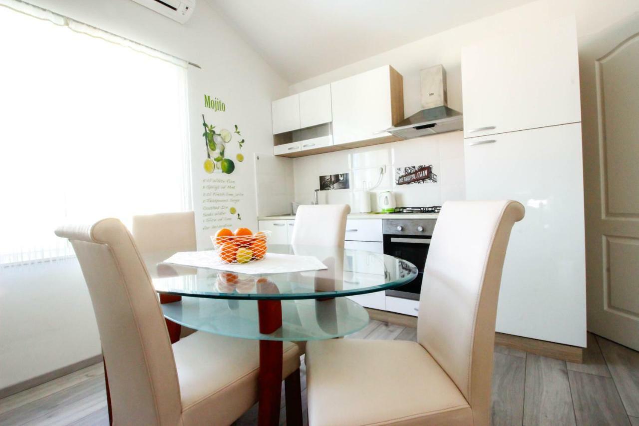 Studio Apartman Sky โรวีน ภายนอก รูปภาพ